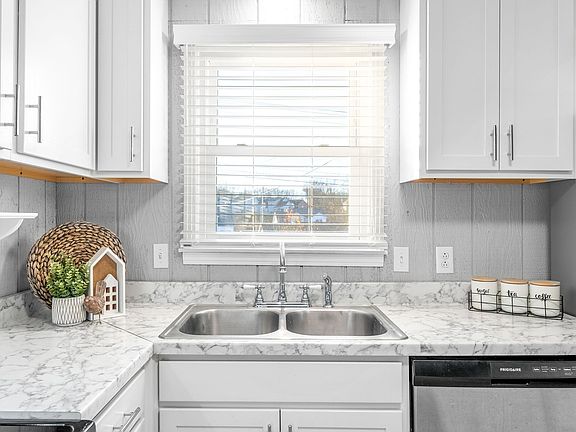 5th image of 524 Morrison Dr