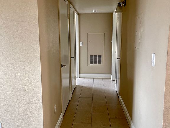4th image of 1000 Sibley St APT 21