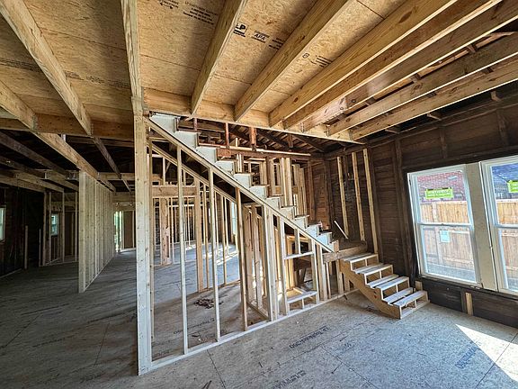 5th image of 311 W Court Ave