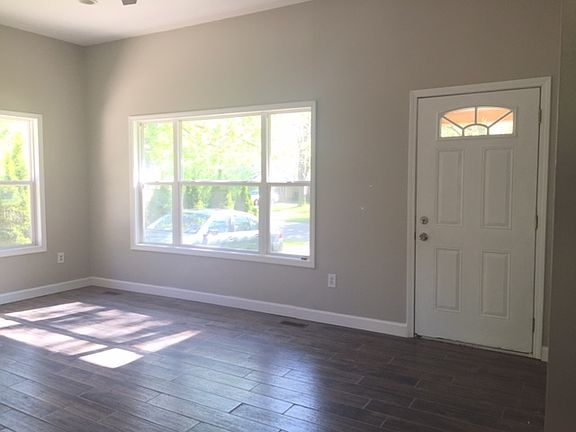 2nd image of 2462 Pinecrest Ave