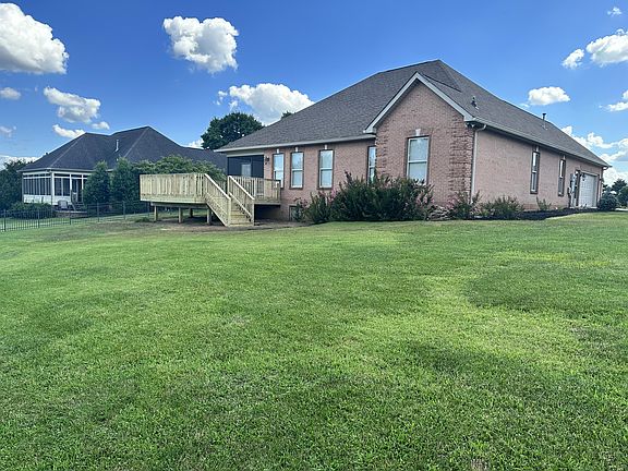 4th image of 1704 Saint Ives Blvd