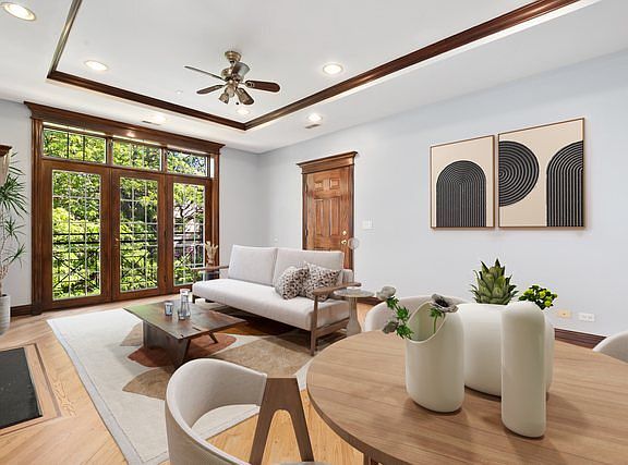 3rd image of 2049 W Morse Ave #3