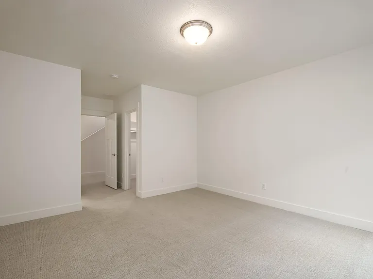 1017 E Tucker Ln — Photo 24