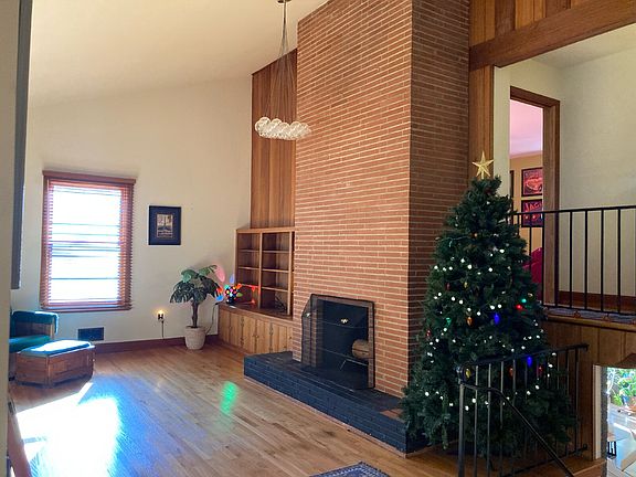 4th image of 2239 Woodcrest Dr