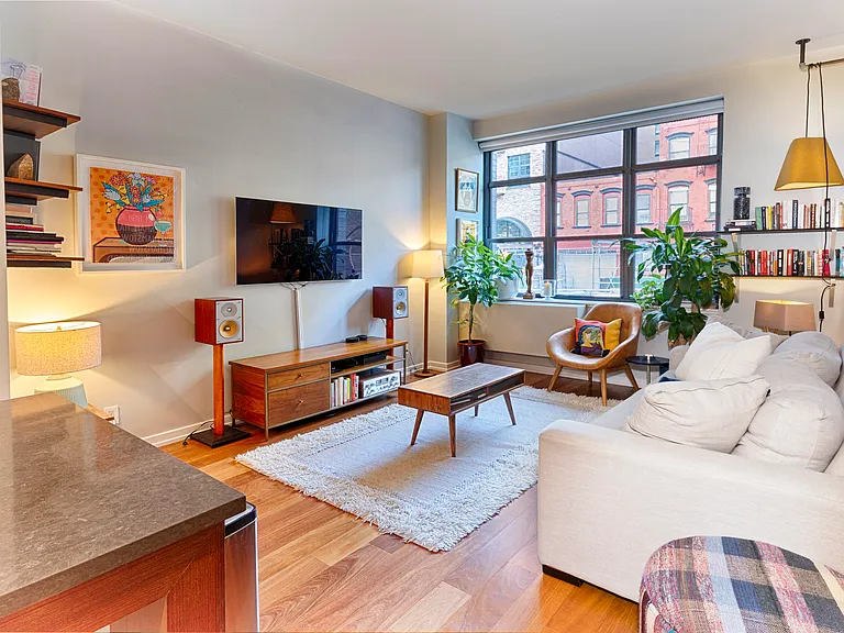 80 Metropolitan Ave #1V — Photo 1