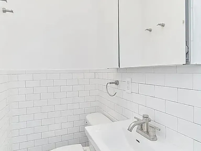 157 Suffolk St #204 — Photo 6