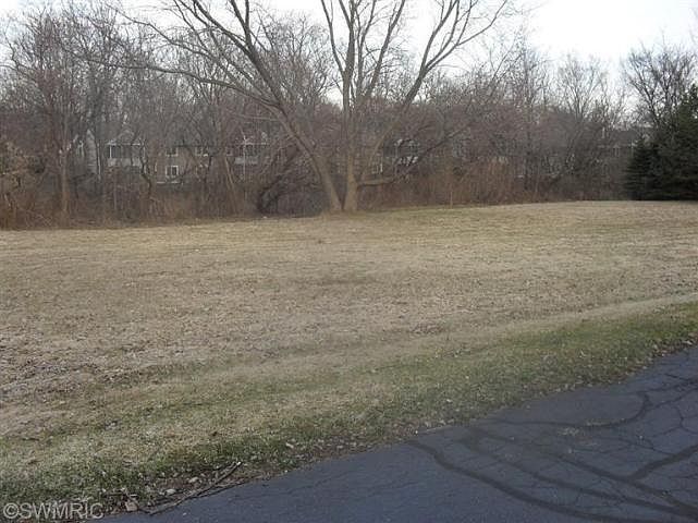 2nd image of 858 W 32nd St