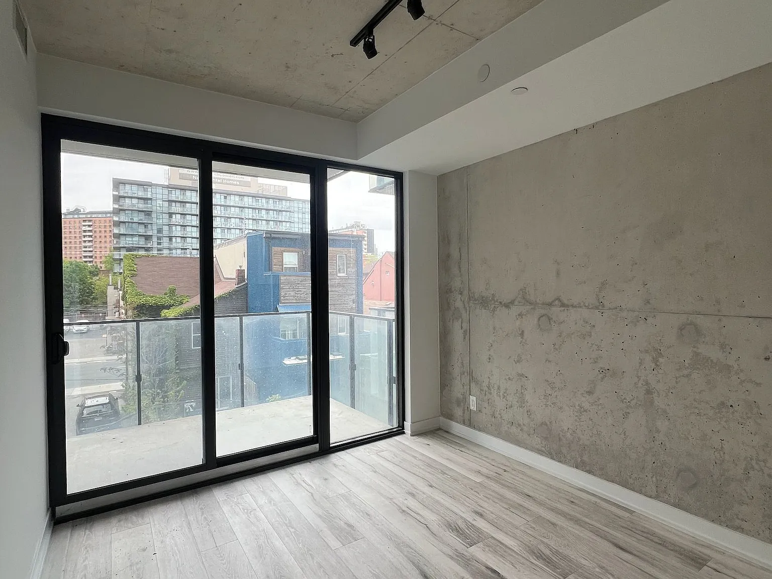 East 55 — Photo 4
