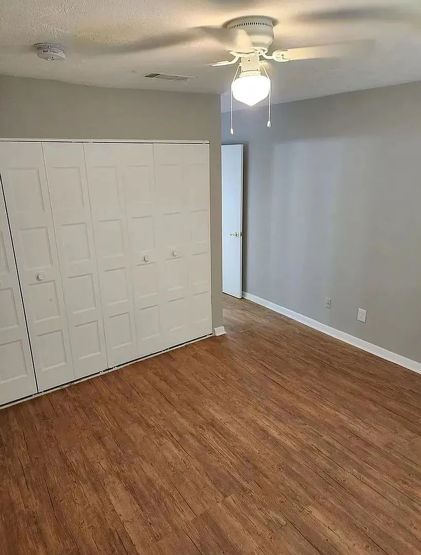 Room in 3 Bedroom Home in Forest Park — Photo 3