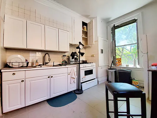 Rented by Rentall Group Inc | media 2