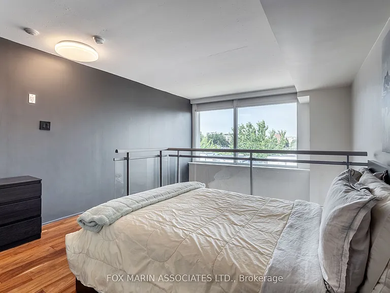 954 King St W #517 — Photo 14