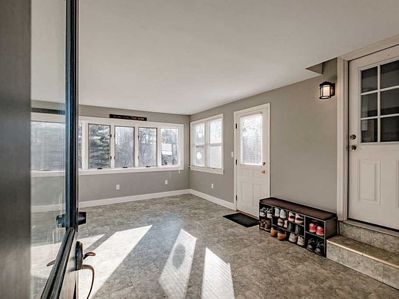 3rd image of 58 Constitution Dr