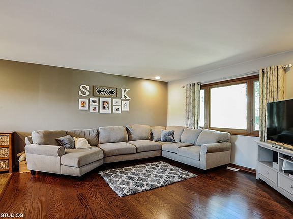 3rd image of 2417 E Thornwood Dr