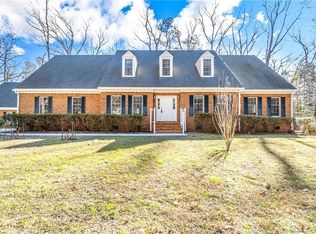 1012 Crabbers Cove Ln, Virginia Beach, VA 23452