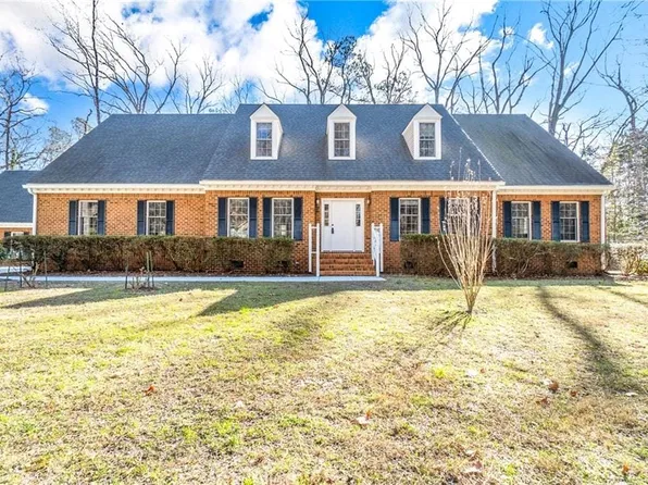 1012 Crabbers Cove Ln, Virginia Beach, VA 23452