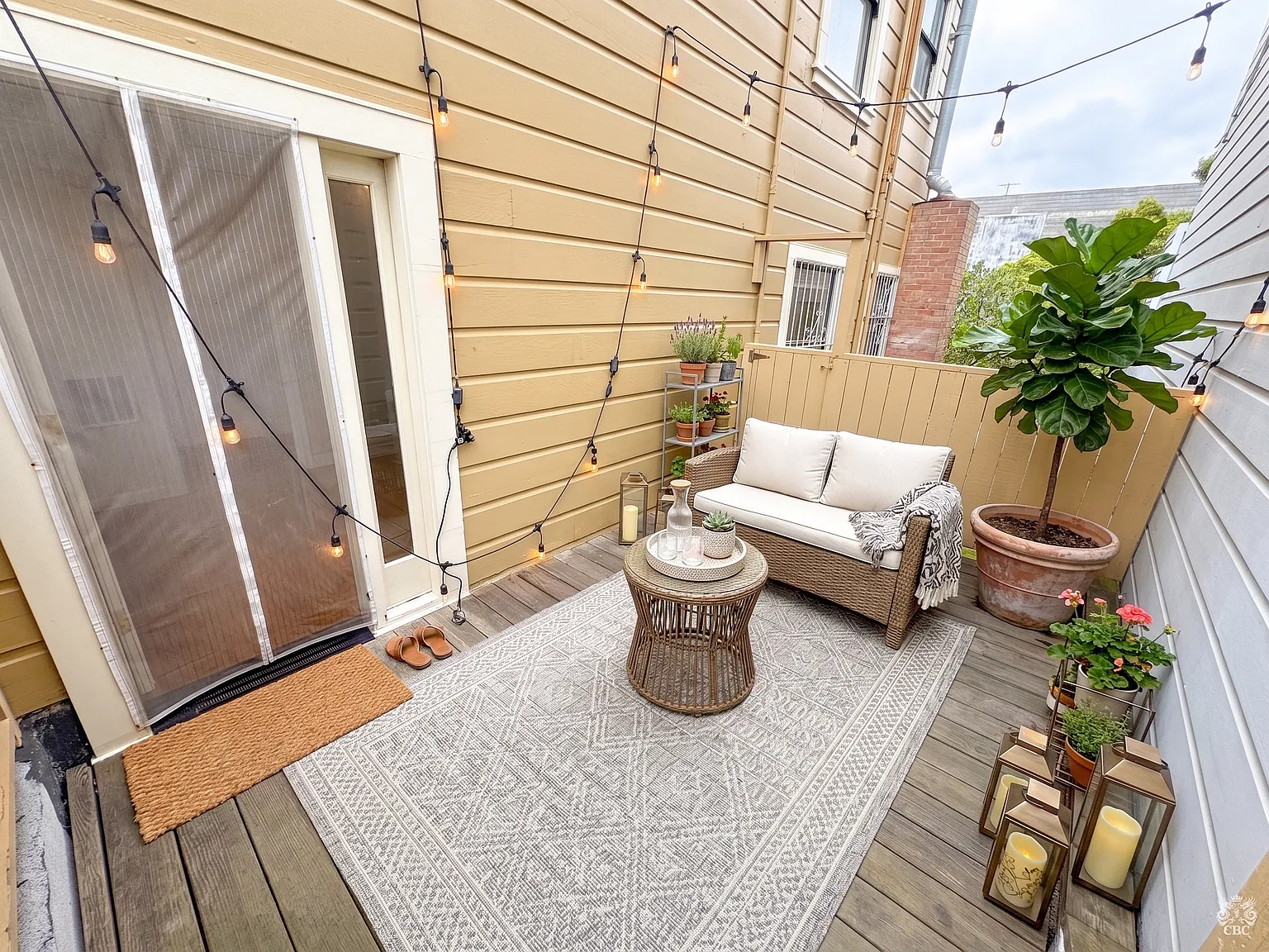 Studio, 400 sqft, $3,600 — Photo 3
