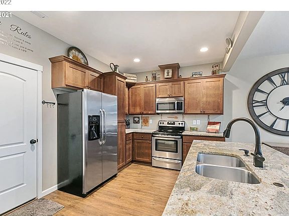 4th image of 4225 NE 34th Way