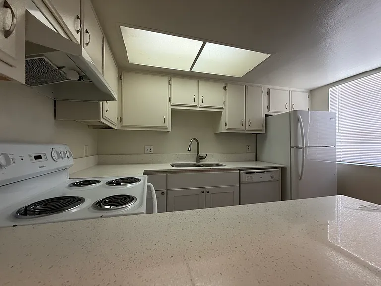 3205 E Earll Dr #8 — Photo 7