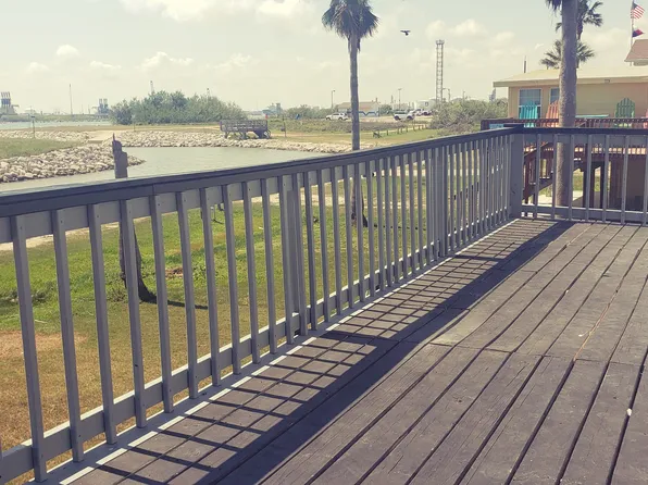 300 Parkview Rd, Surfside Beach, TX 77541