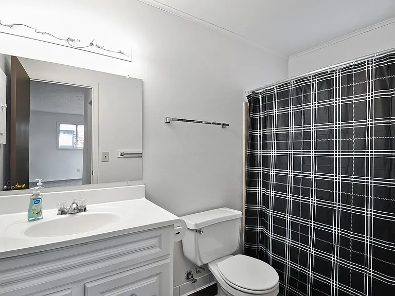 Carriage House Apartments — Photo 11