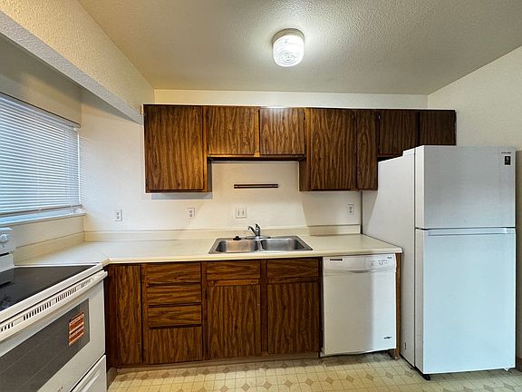 4th image of 1318 Holland Park Blvd