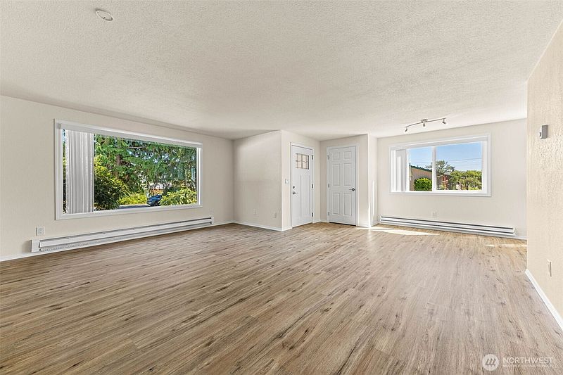 4th image of 4706 124th Avenue Ct E