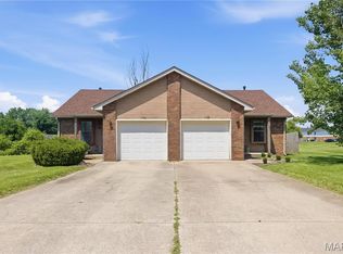 33 Fox Meadow Ln, Glen Carbon, IL 62034