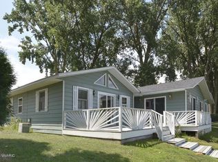 46944 Meadow Ln, Decatur, MI 49045