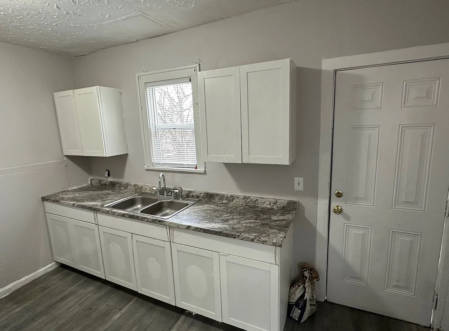 3 bed, 1000 sqft, $1,200 — Photo 4