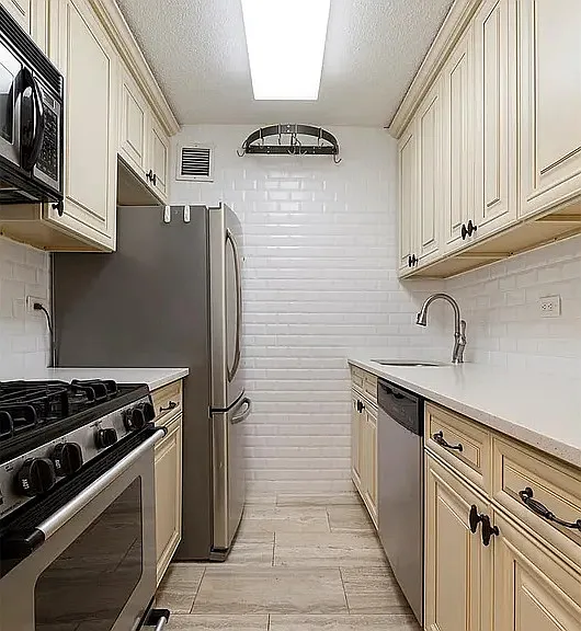 330 E 38th St #38L — Photo 5