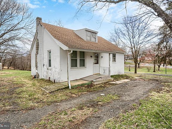 3rd image of 475 Wolfs Bridge Rd