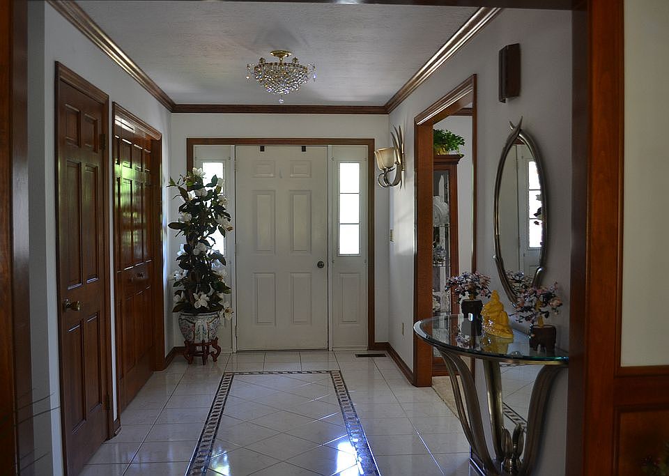 1st image of 104 Grace Dr