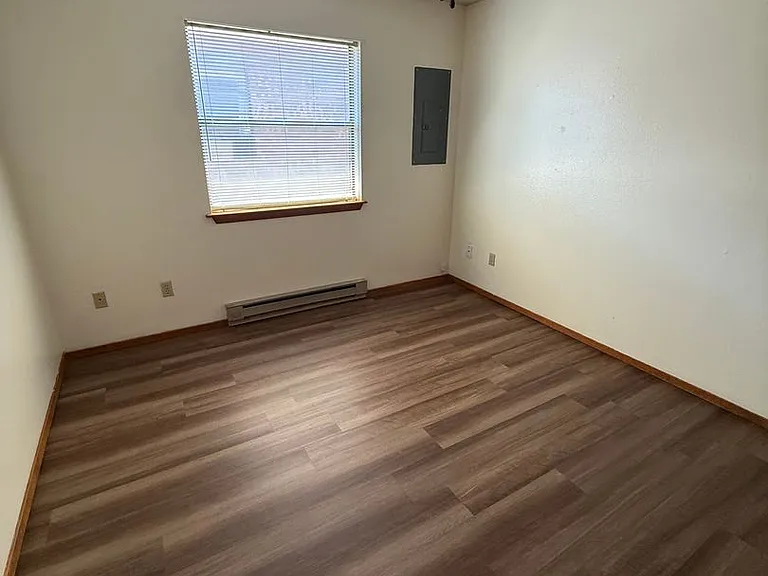 913 W 15th Ln — Photo 13