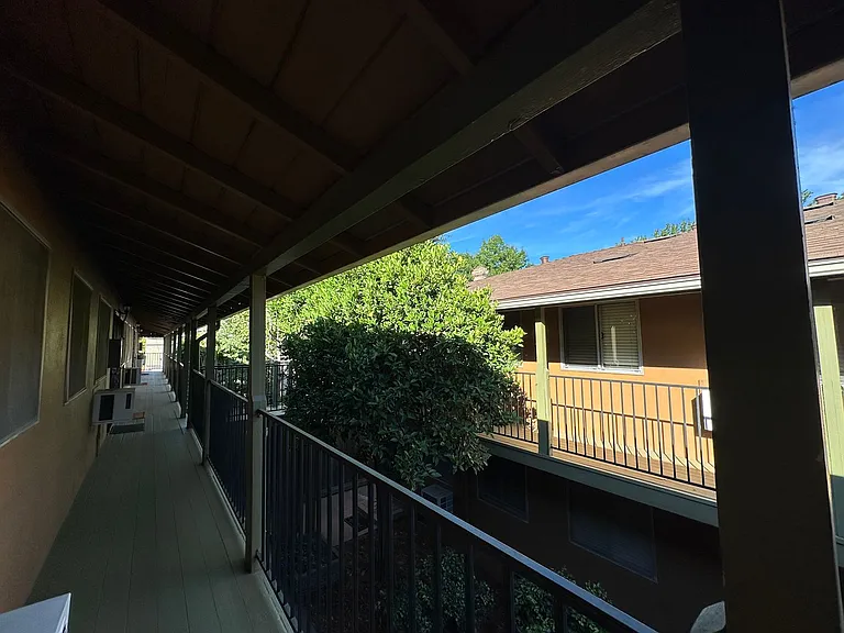 2508 L Street Classic Midtown Living — Photo 31