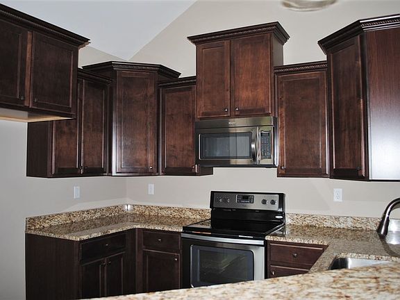 3rd image of 9161 Applemill Dr
