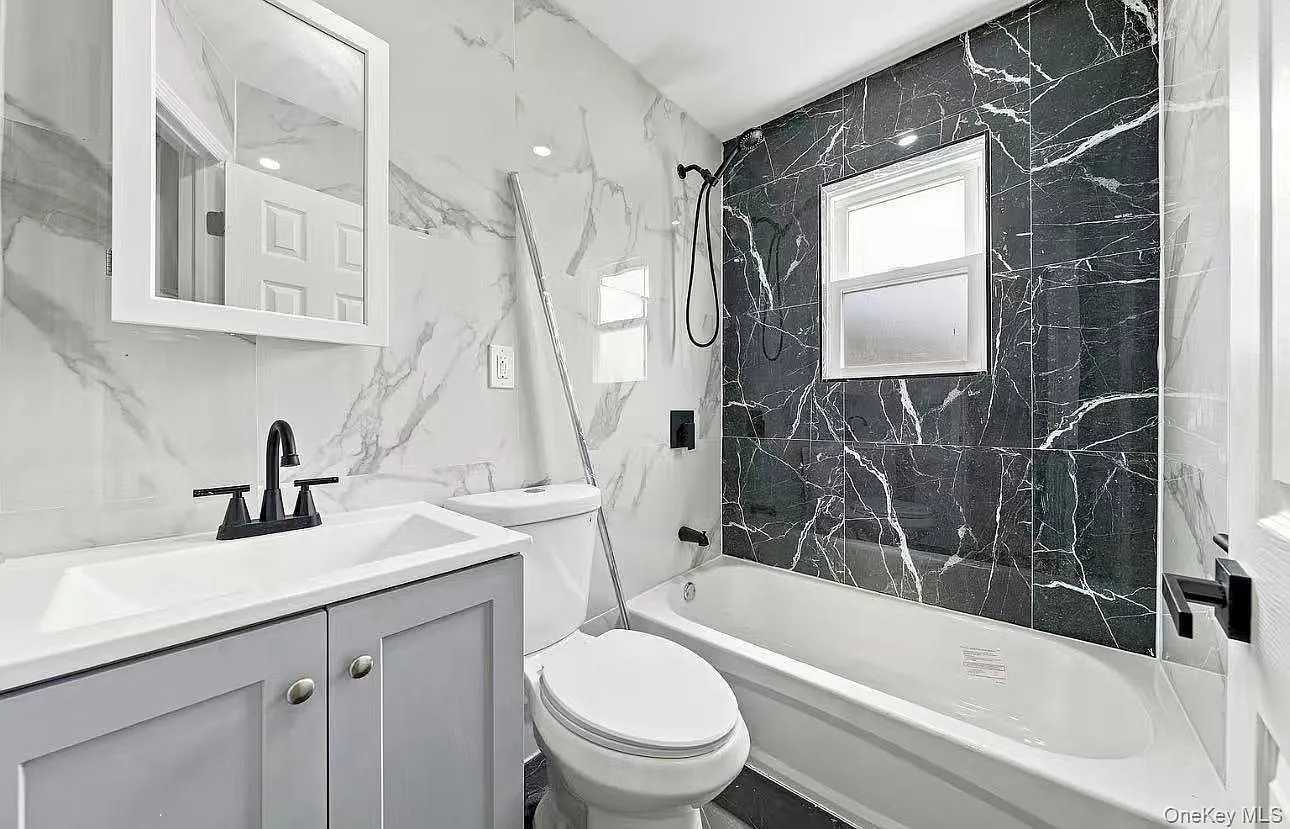 3 bed, 2.0 bath, 1000 sqft, $3,500 — Photo 1