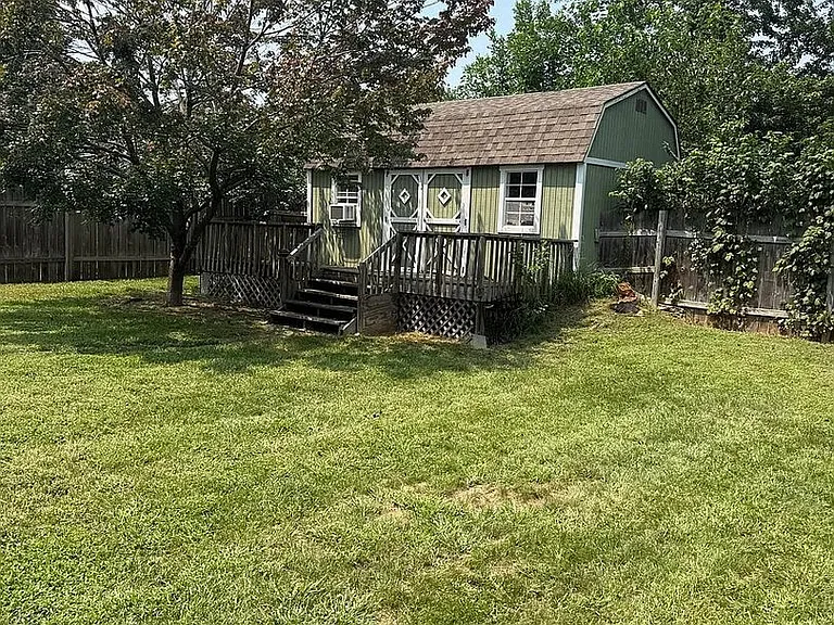2400 SW Stowe Dr — Photo 2