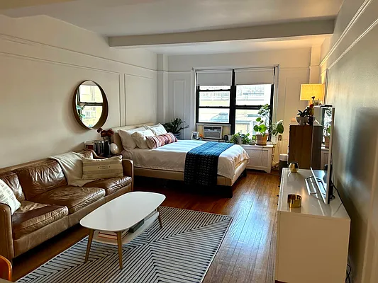 Rented by Douglas Elliman | media 10