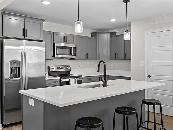 4th image of 541 9th St