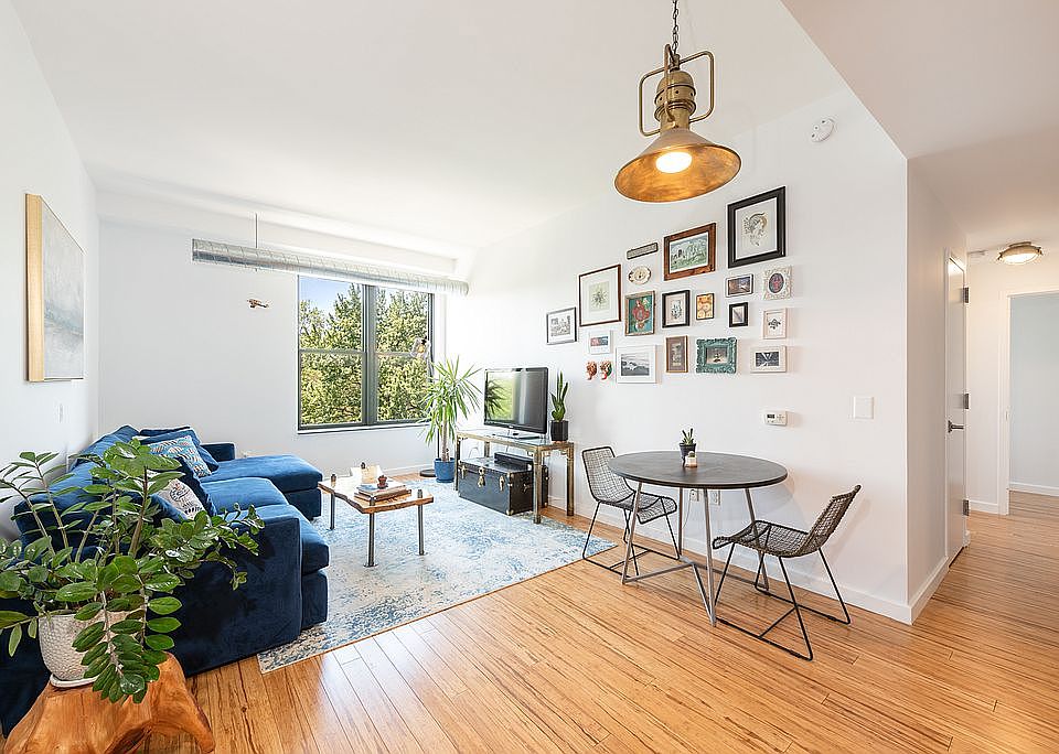 2nd image of 232 Pavonia Ave APT 421