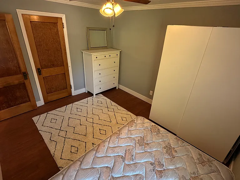 676 Elizabeth St — Photo 22