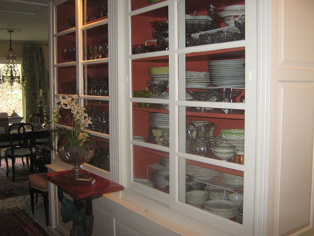 See dining area in rear