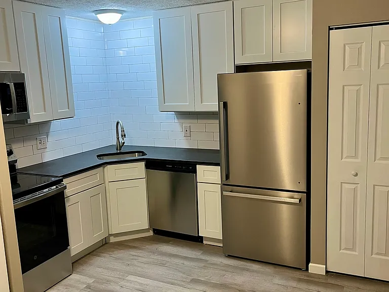 Updated kitchen with all new appliances