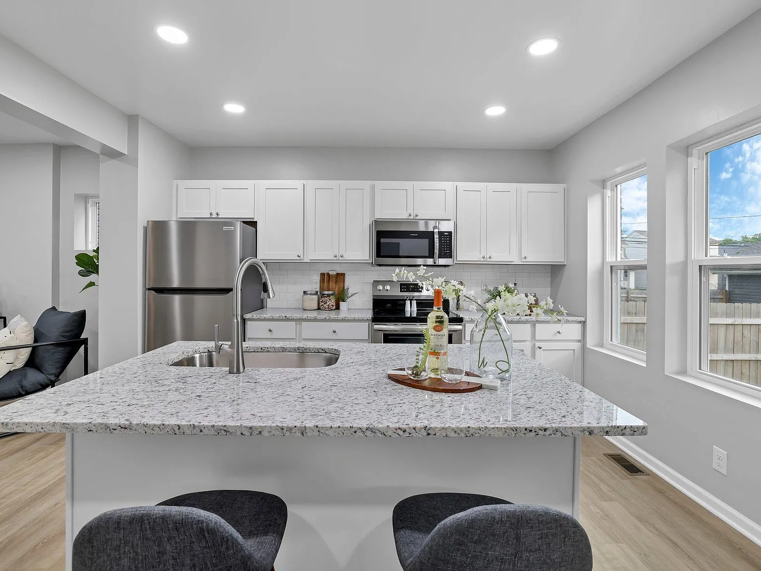191 N Harris Ave — Photo 1
