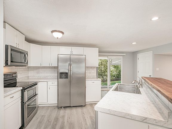5th image of 3915 Hunters Green Dr