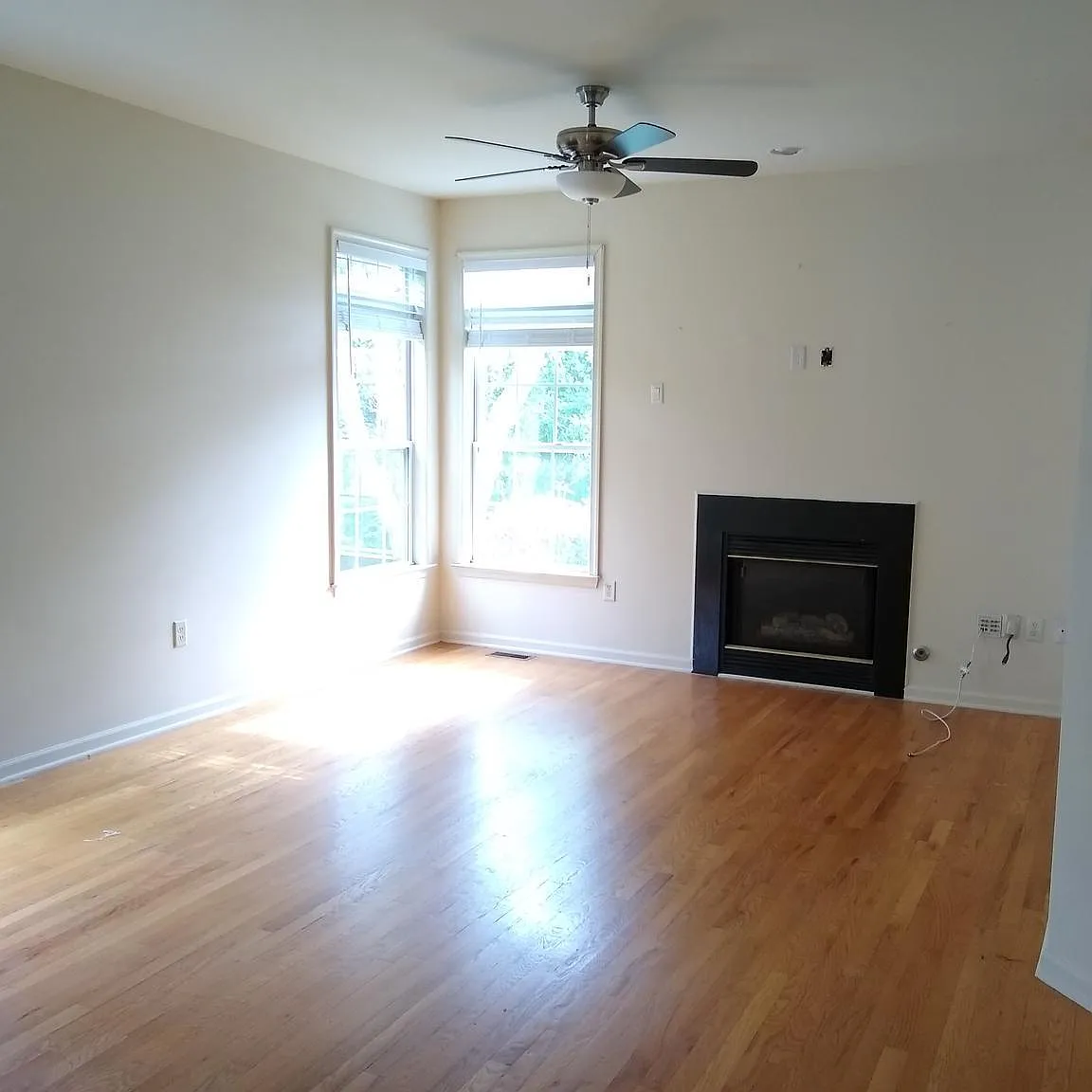 3 bed, 2.5 bath, 1899 sqft, $3,500 — Photo 2