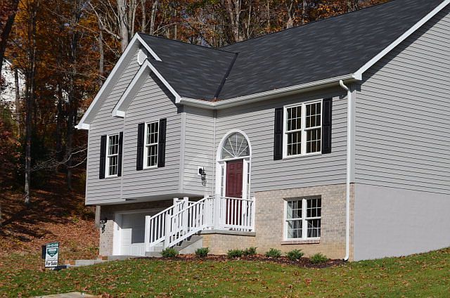 2nd image of 301 Bayberry Ave
