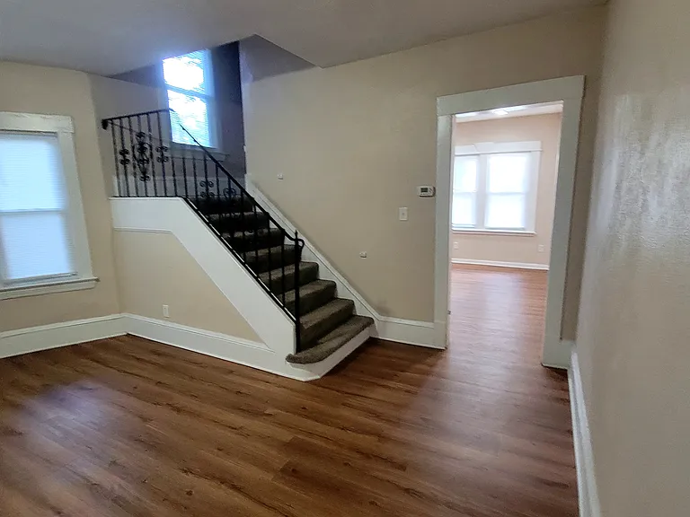 2266 Grandview Ave — Photo 13