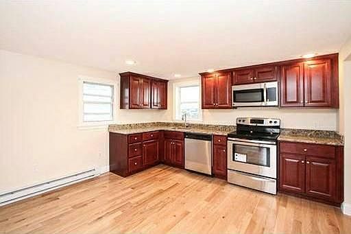 3rd image of 426 Saratoga St