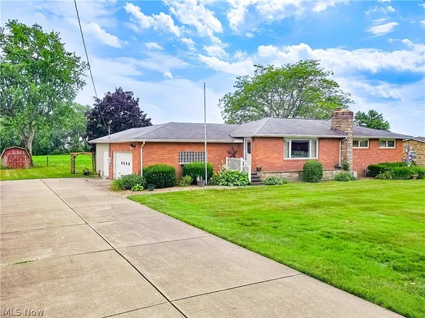 7474 Saint Francis St NE, Louisville, OH 44641